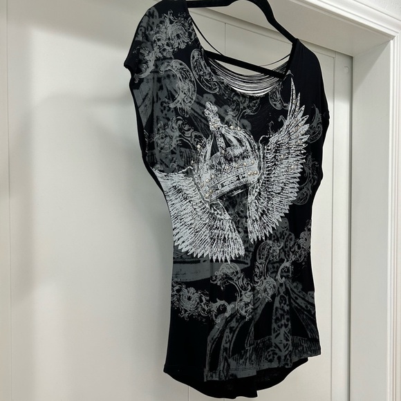 🪽HP🪽 Rock & Republic Top with Wings & Crown - Picture 3 of 13